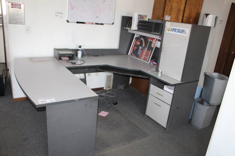 lot 80 image: U-Shaped Office Desk