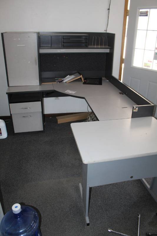 lot 84 image: U-Shaped Office Desk