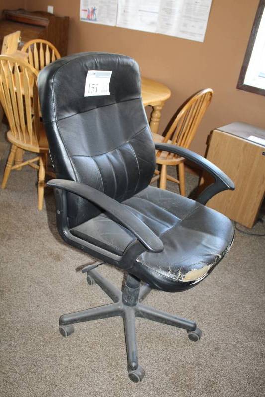 lot 151 image: Rolling Padded Office Arm Chair