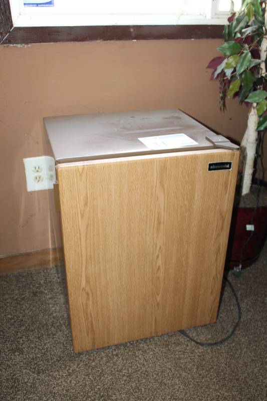 lot 31 image: Absocold Mini Refrigerator