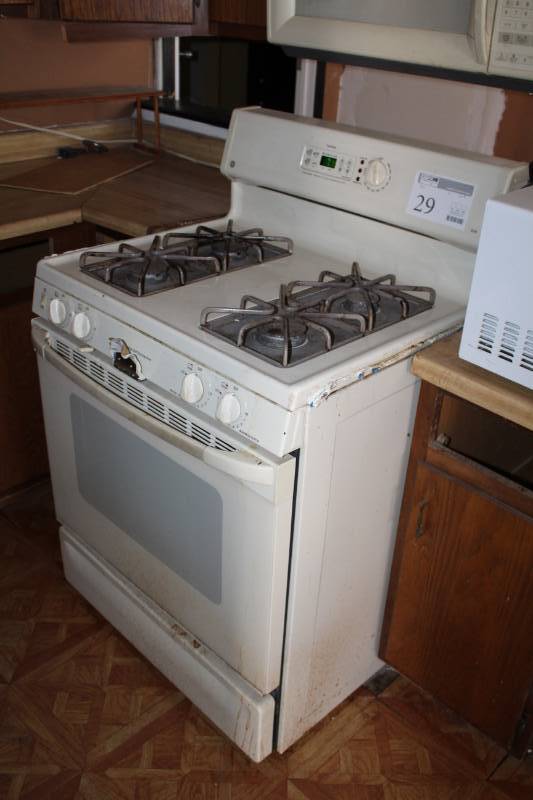 lot 29 image: TrueTemp Gas Oven with 4-Burner Stove