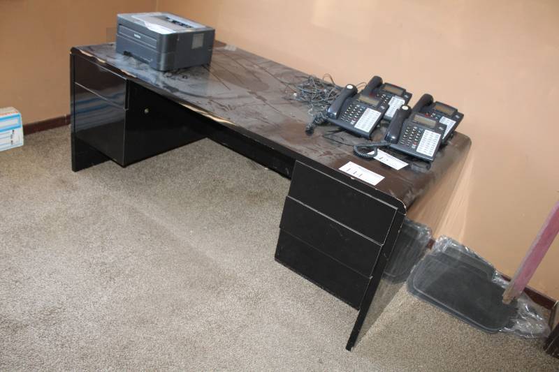 lot 144 image: Metal Office Desk with 5-Drawers