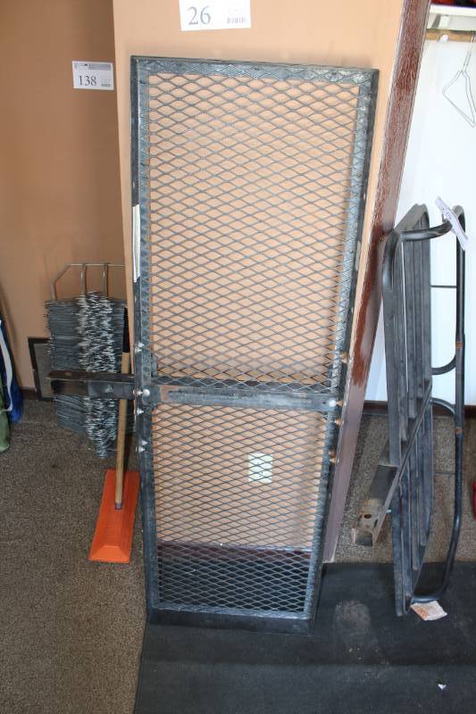 lot 26 image: Highland Trailer Tray