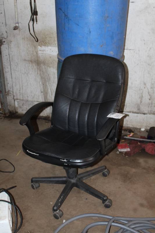 lot 393 image: Padded Rolling Office Arm Chair