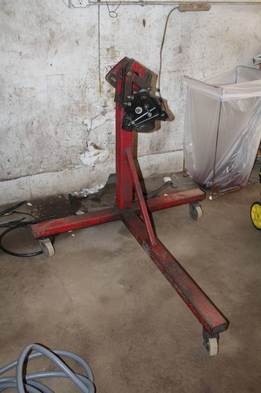 lot 203 image: Engine Stand