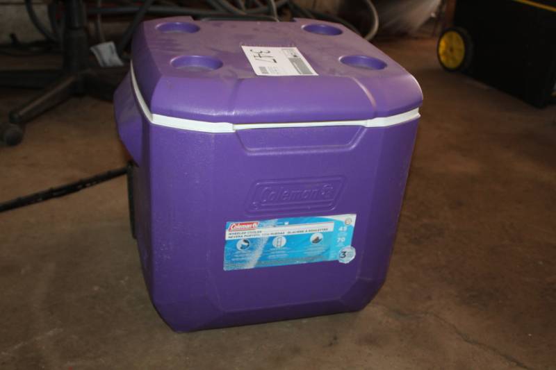 lot 347 image: Coleman 45-Quart Rolling Chest Cooler
