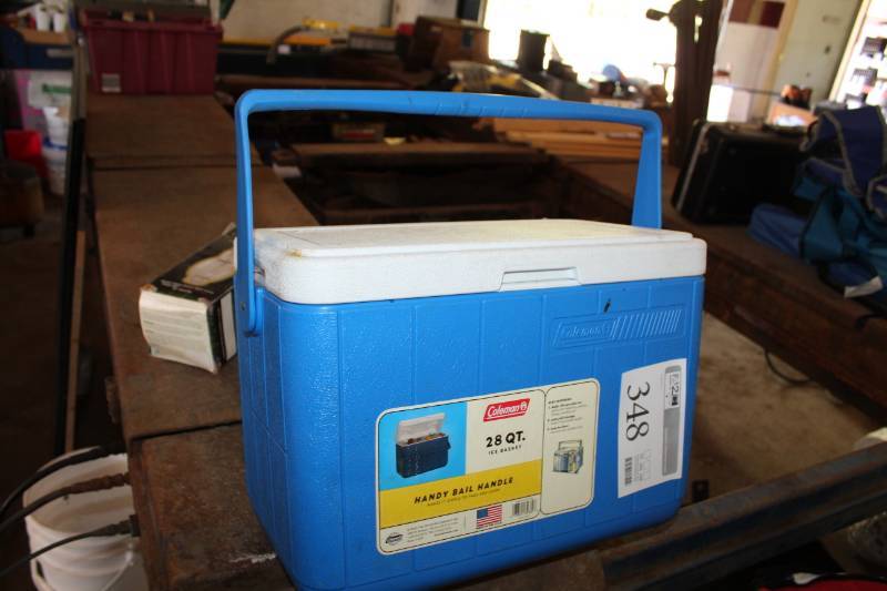 lot 348 image: Coleman 28-Quart Chest Cooler