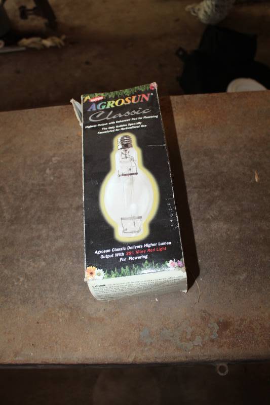 lot 300 image: Agrosun Horticultural Halide Classic Grow Light Lamp