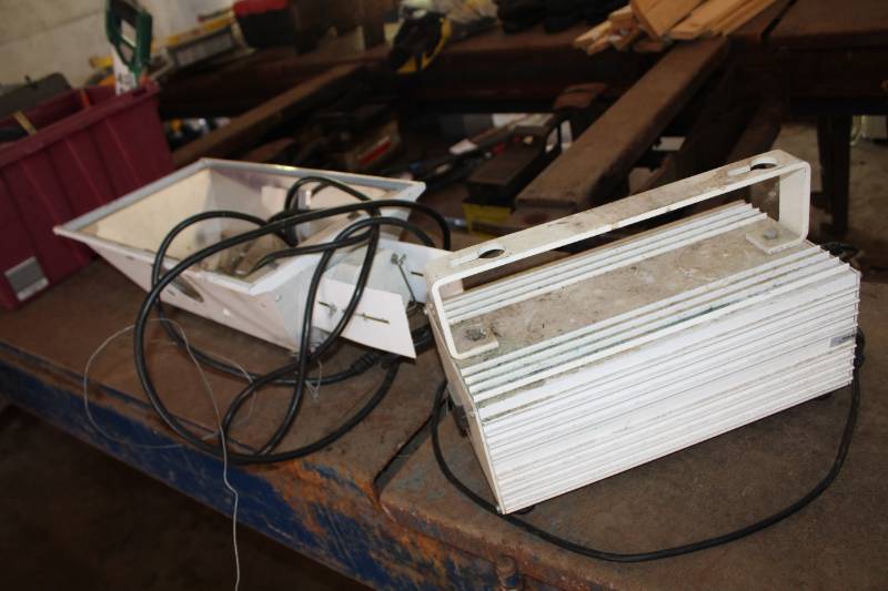 lot 299 image: Sunlight Supply, Inc. HPS 400 Grow Light Ballast