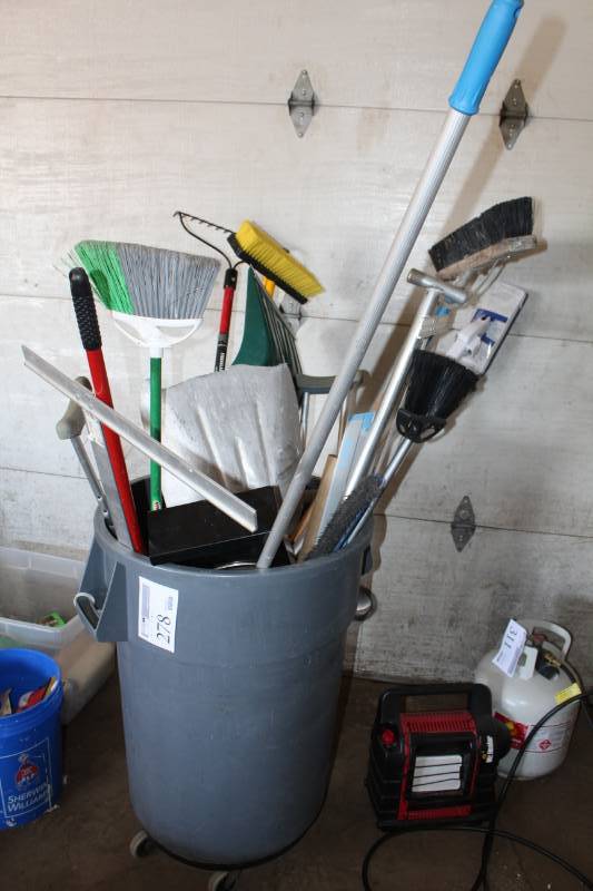 lot 278 image: Shovels, Brooms, Rakes, Rolling Plastic Garbage Can