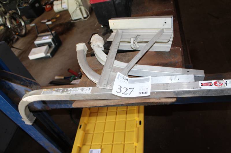 lot 327 image: Aluminum Ladder Stabilizers