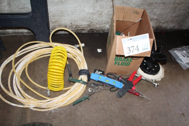 lot 374 image: Air Hoses, Level, Shears, PolisherBuffer, Screwdrivers, Wire Cutters, And More Hand Tools