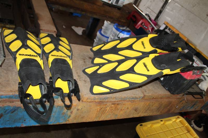 lot 339 image: Lot of (2 Pair) Genesis Response Water Flippers
