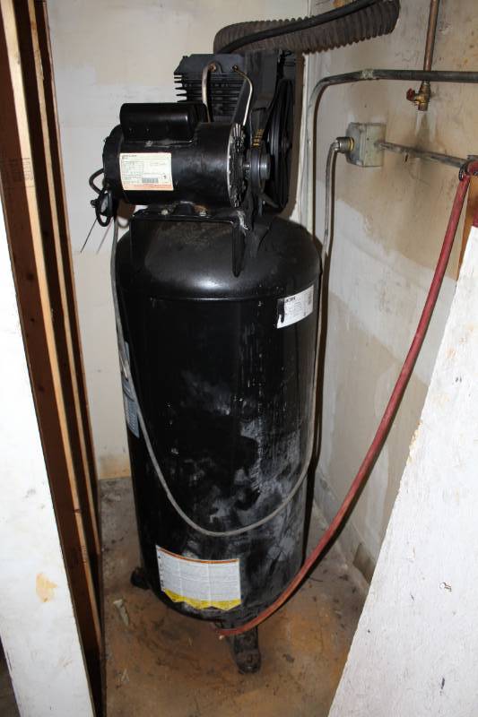 lot 5 image: Sanborn 60-Gallon Air Compressor
