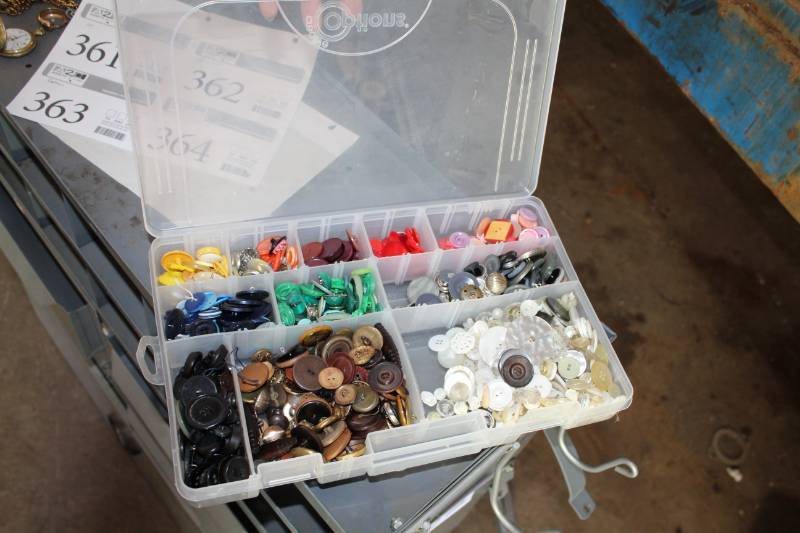 lot 363 image: Buttons