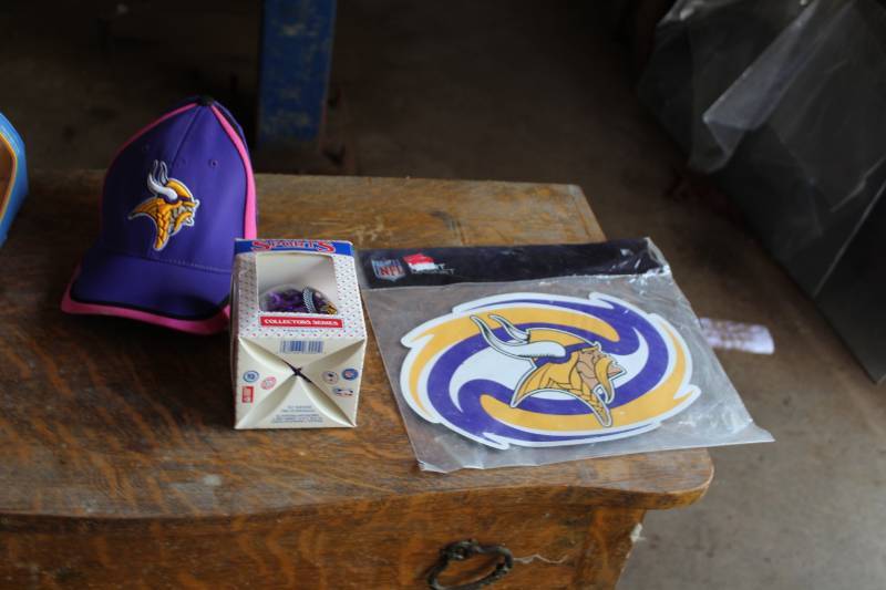 lot 362 image: Minnesota Vikings Cap, Wall Decals, Helmet