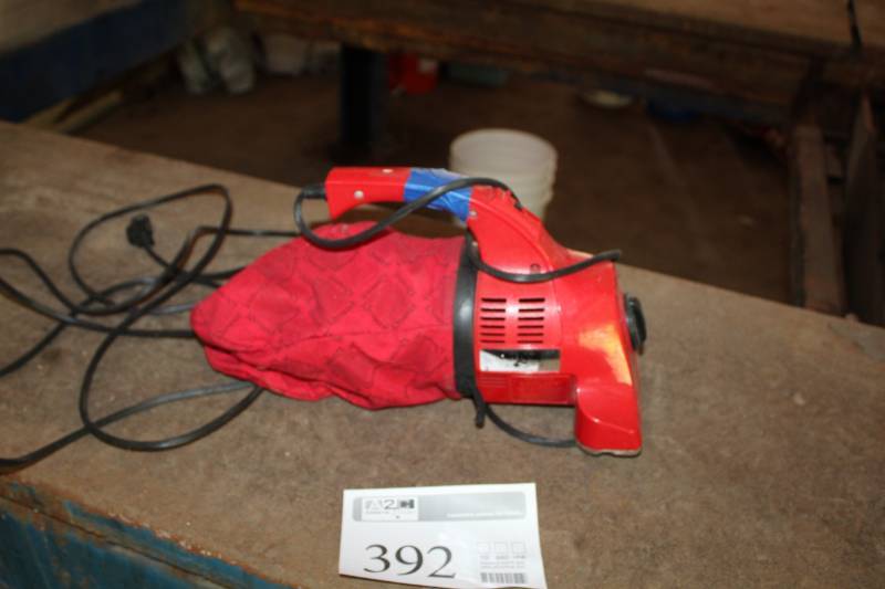 lot 392 image: Dirt Devil Vacuum