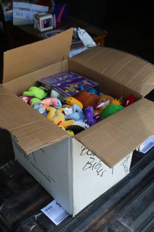 lot 372 image: Beanie Babies Stuffed Toys
