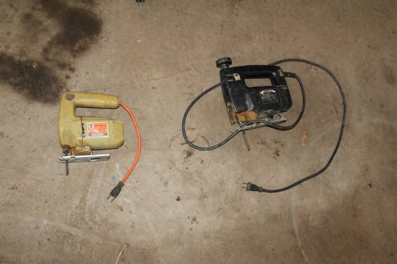 lot 387 image: Lot of (2) Black&Decker Jig Saws