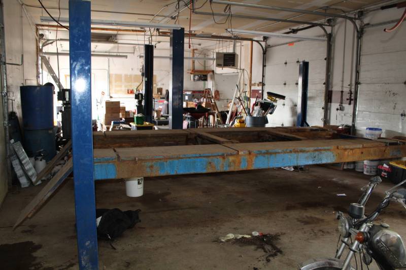 lot 1 image: 2006 Bend-Pak 4-Post Lift