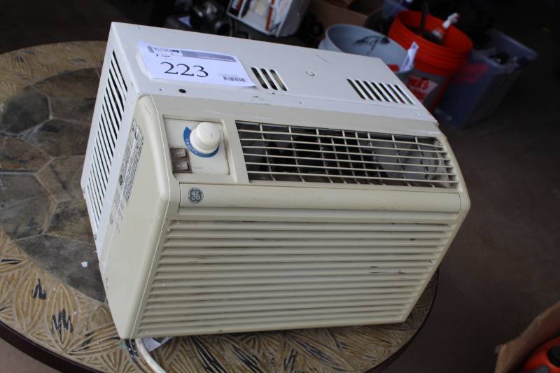 lot 223 image: GE Window Room Air Conditioner Unit