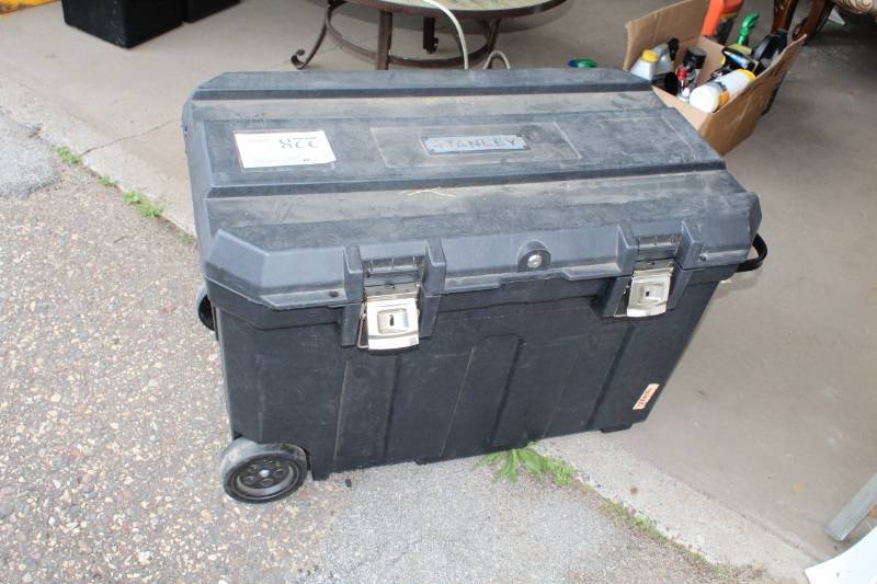 lot 228 image: Stanley Rolling Tote Bin