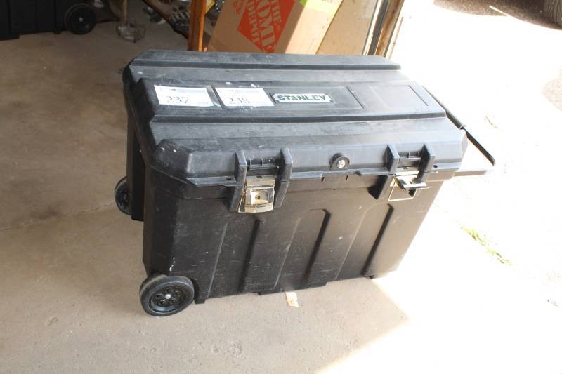 lot 237 image: Stanley Rolling Tote Bin