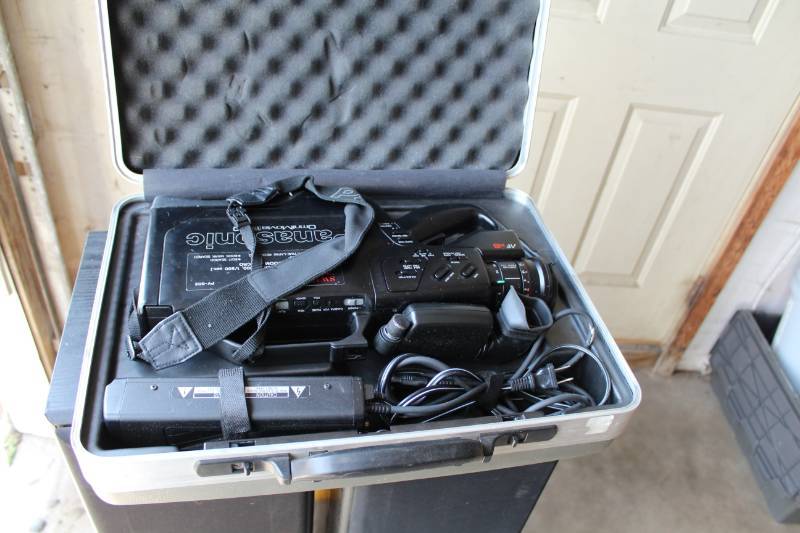 lot 232 image: Panasonic OmniMovie VHS HQ Switch Hitter Video Camera with Hard Case