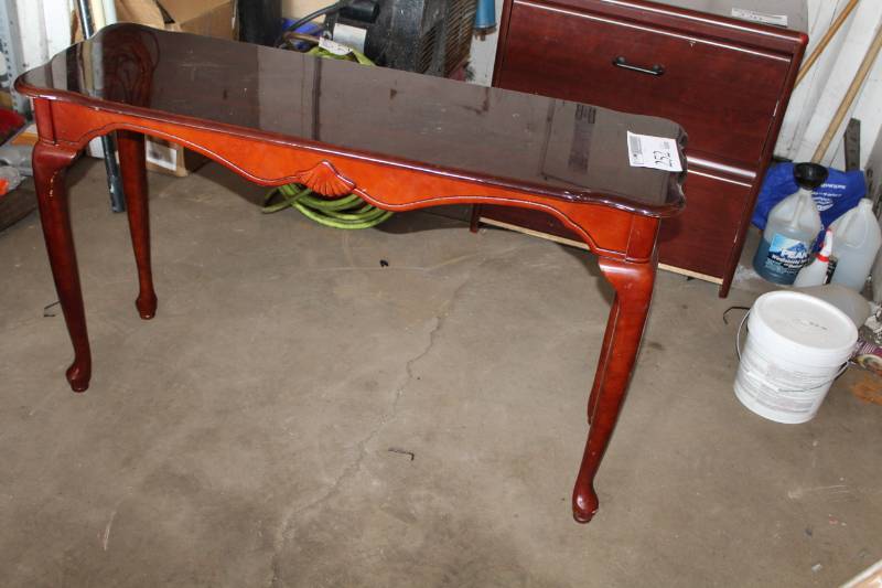 lot 252 image: Wood Entry Table