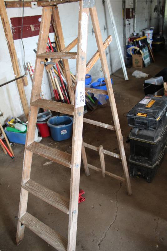 lot 253 image: 6ft. Wood Step Ladder