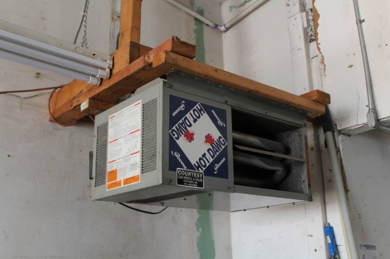 lot 4 image: Modine Hot Dog Commercial Ceiling-Mount Heater