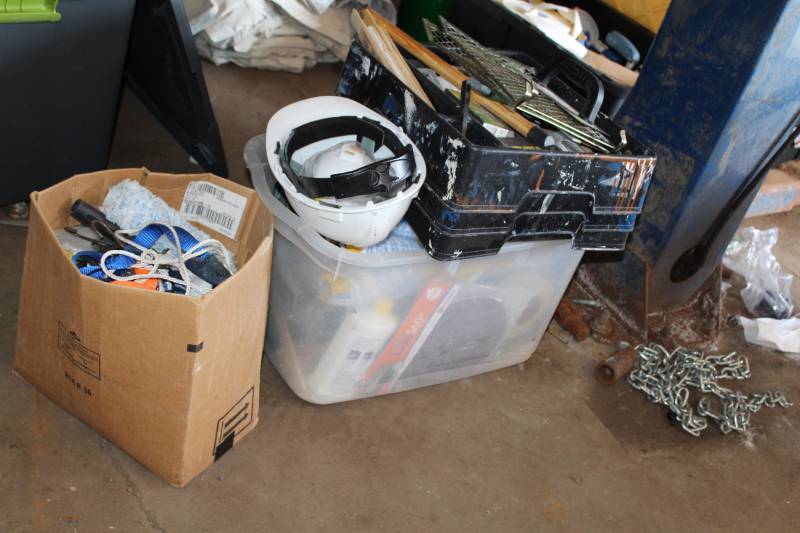 lot 286 image: Paint Supplies - Stir Sticks, Rollers, Trowels, Brushes