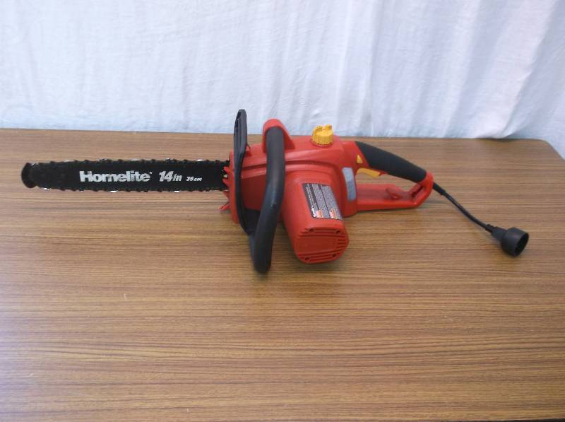 lot 9 image: Chainsaw