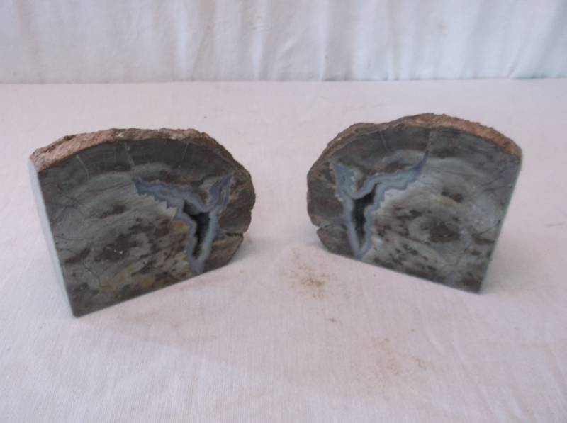 lot 25 image: Agate