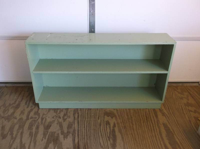 lot 30 image: Book Shelf