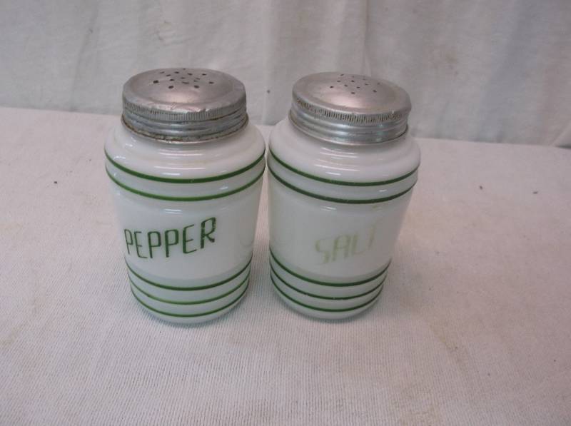 lot 34 image: AntiqueVintage