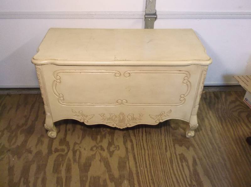 lot 104 image: Storage Chest
