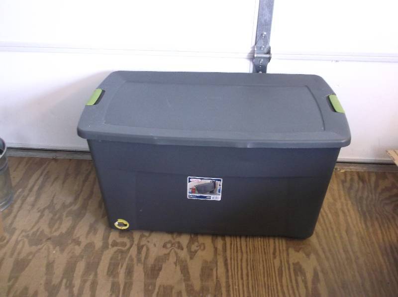 lot 111 image: Storage Tote