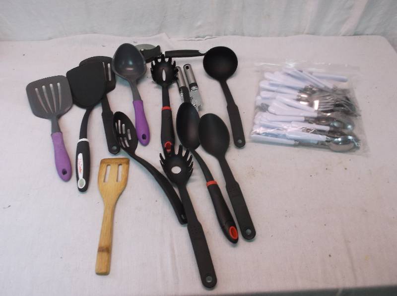 lot 124 image: Flatware