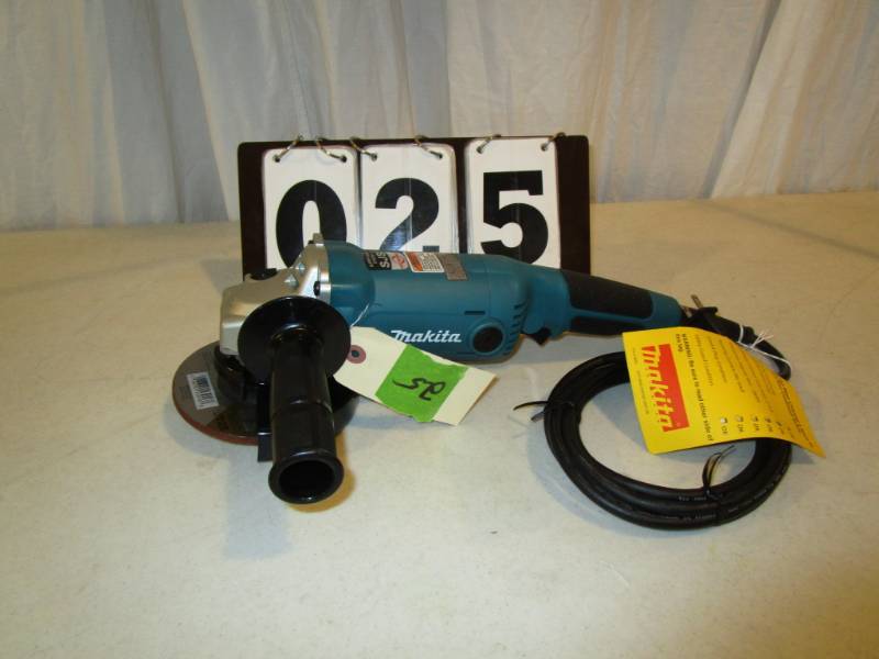Makita 5 Angle Grinder
