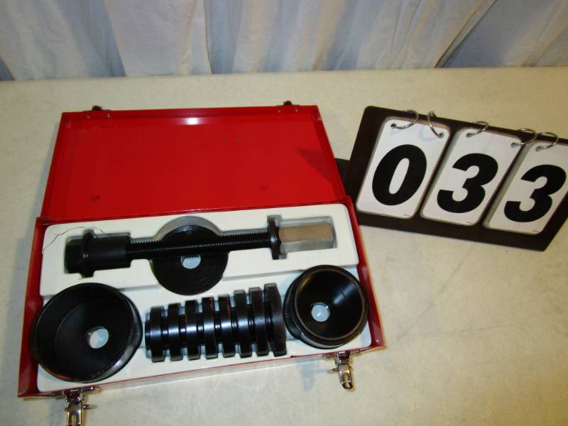 lot 33 image: Front Wheel Drive Universal Front Hub & Bearing Installer
