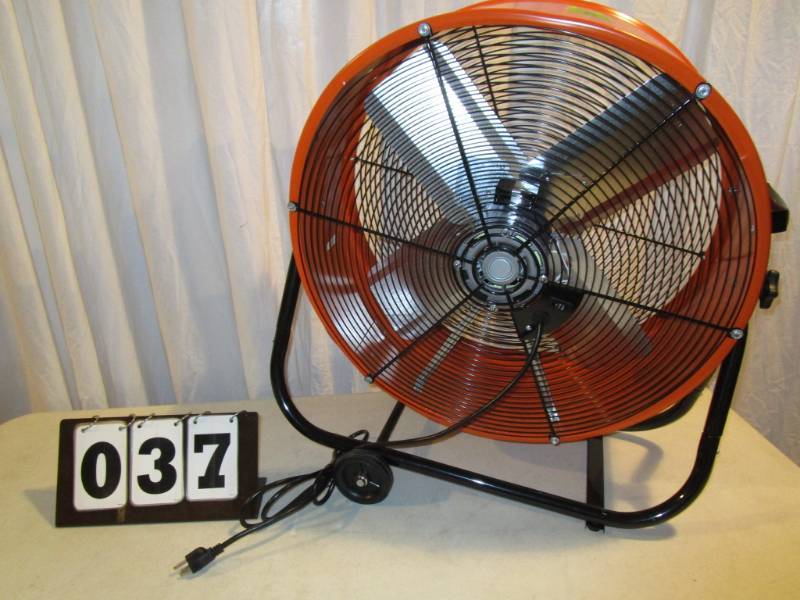 lot 37 image: Maxair 24 Fan