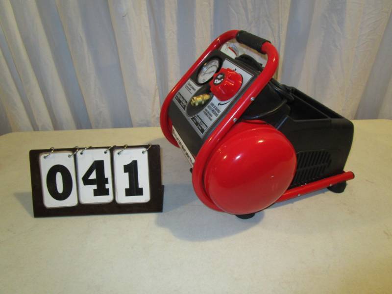 lot 41 image: Rockworth 3 Gallon Air Compressor