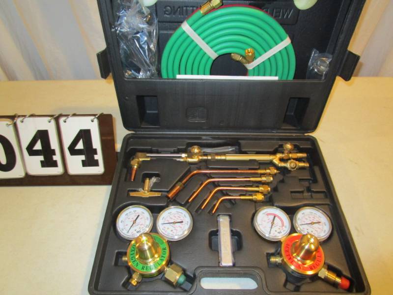 lot 44 image: King Welding & Cutting OxygenAcetylene Set