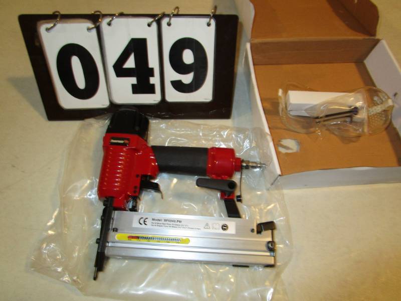 lot 49 image: Powermate  Pneumatic Brad Nailer-Stapler