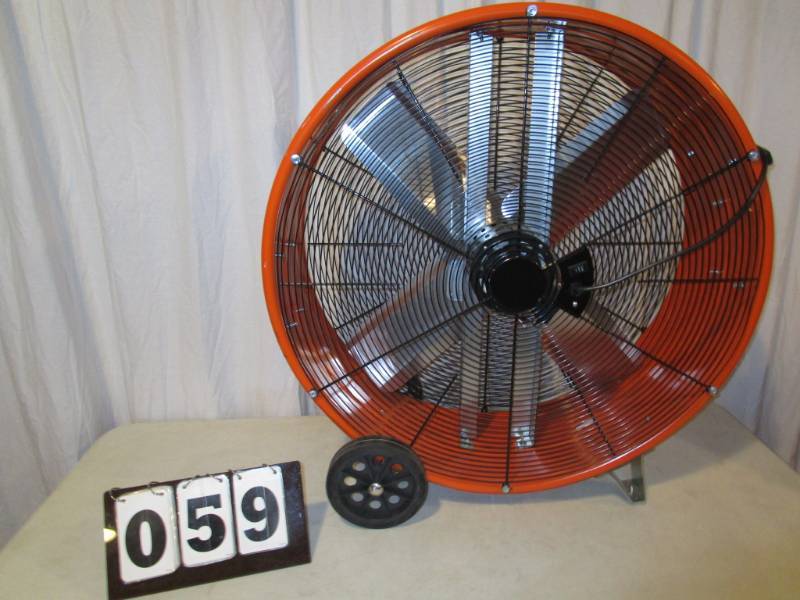 lot 59 image: Maxx Air 30 Industrial Fan
