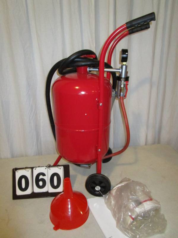lot 60 image: King 10 Gallon Abrasive Blaster