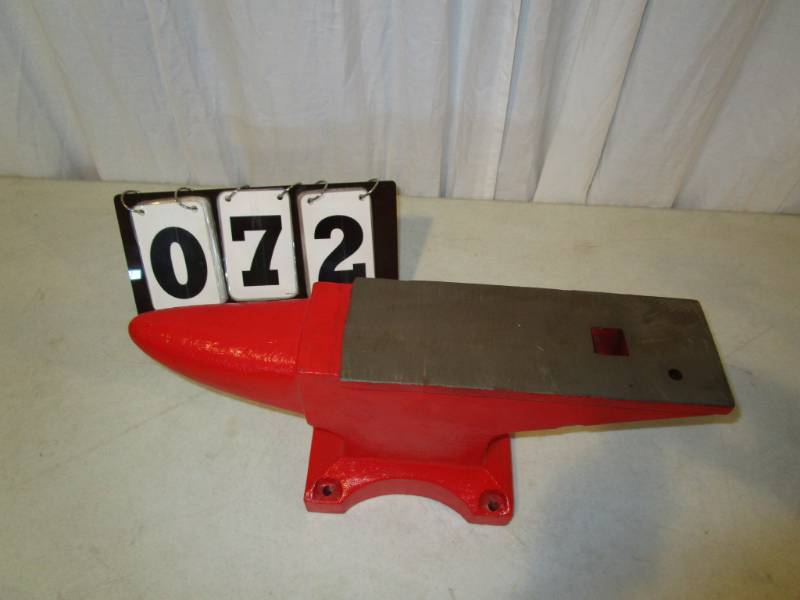 lot 72 image: Real Steel 75 Lb Anvil