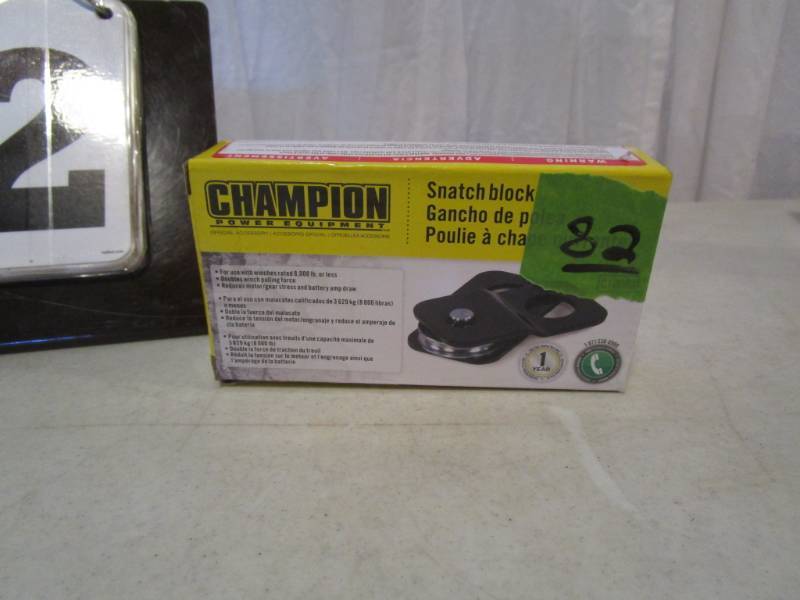 lot 82 image: Champion Power Equipment Snatch Block - 8000 lb capacity