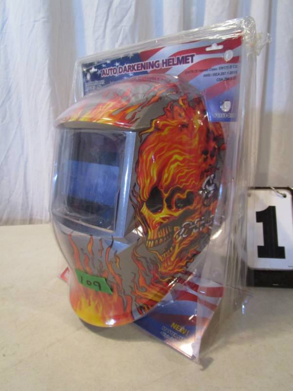 lot 109 image: Auto Darkening Welding Helmet